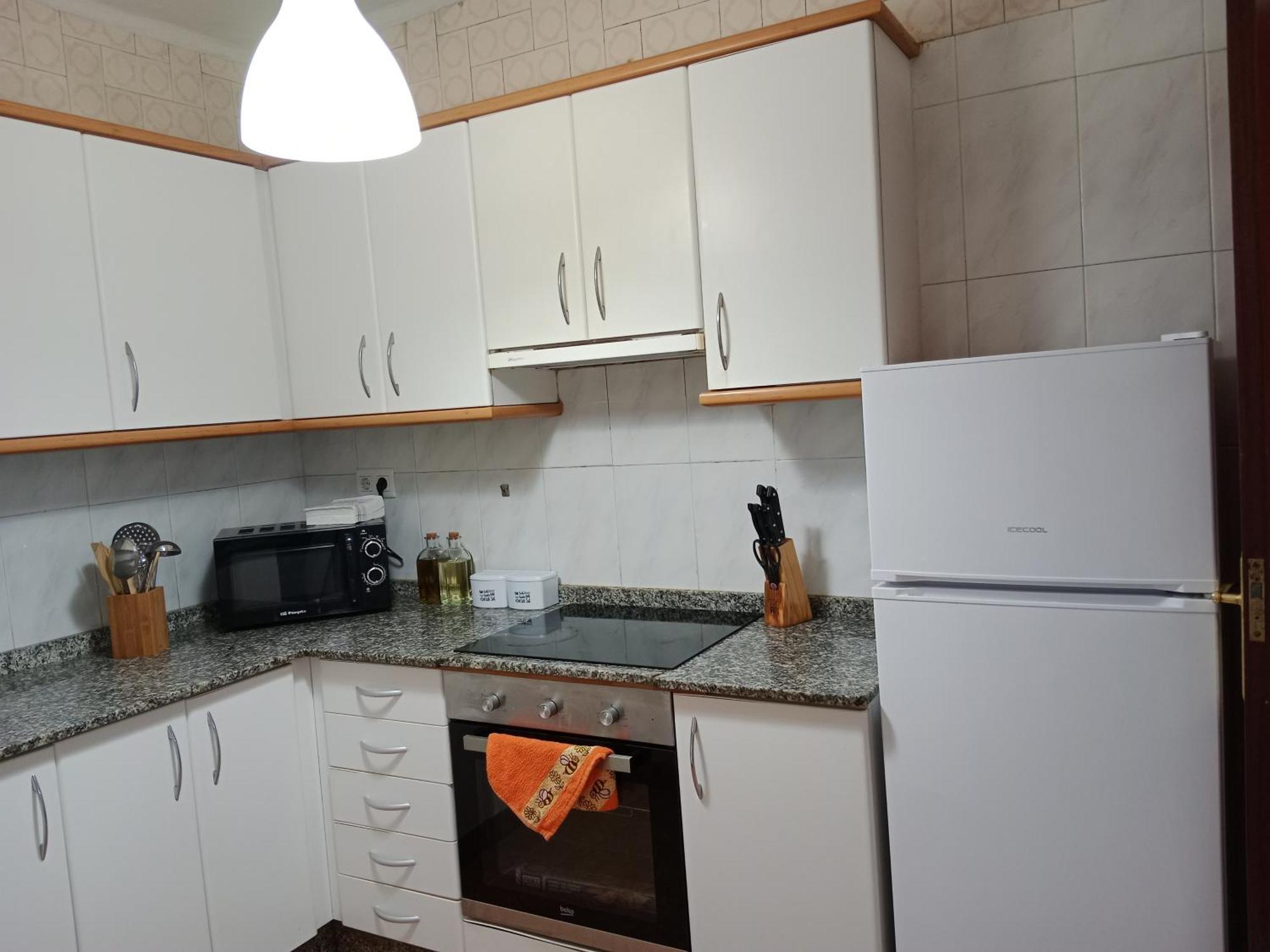 Vistas A La Pista De Atletismo Apartamento Pontevedra Quarto foto